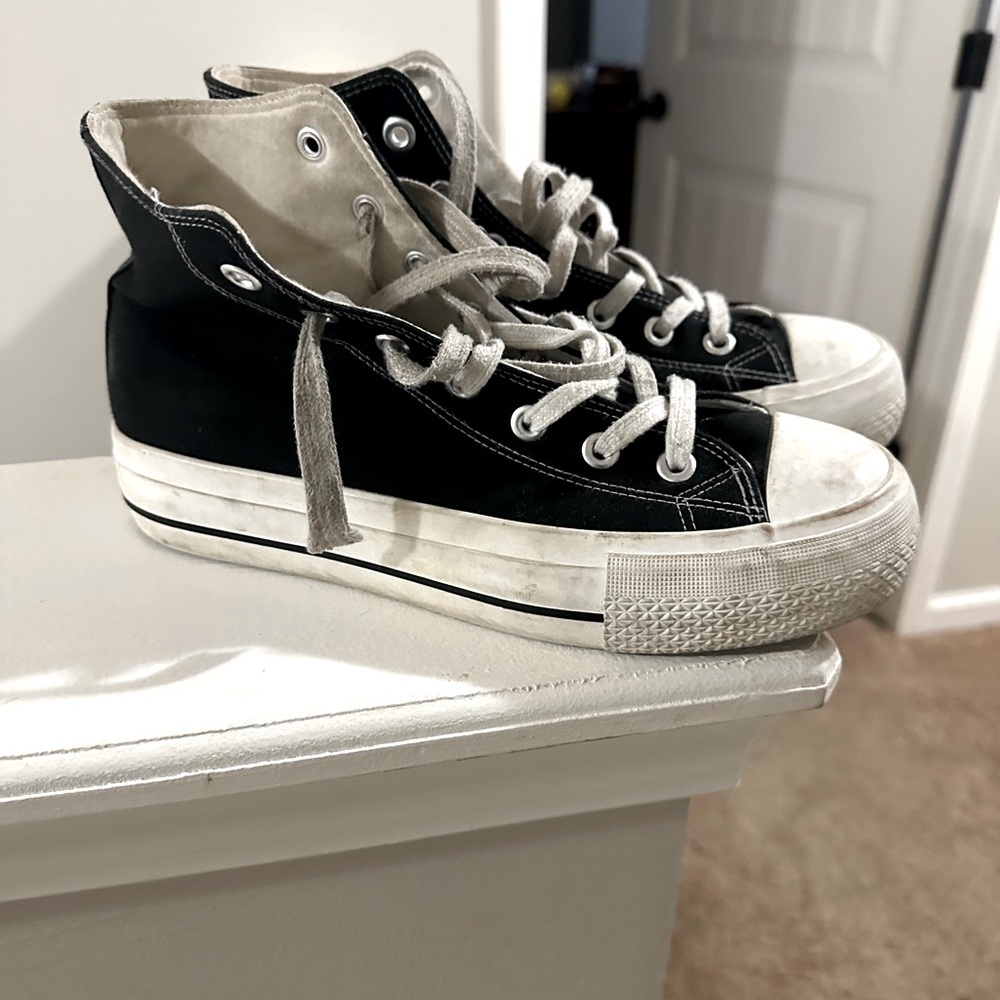 Used Vito ankle-high black unisex sneakers at a fraction of the original cost!